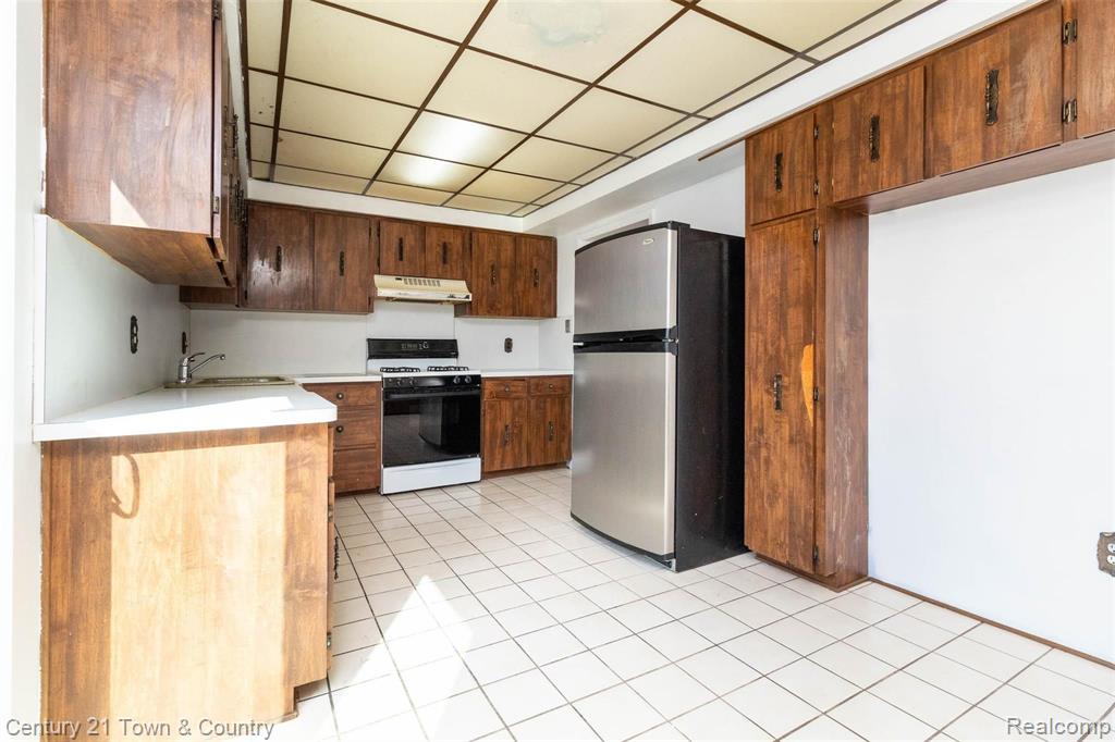 33817 Ryan Road Sterling Heights, MI 48310 - Photo 10 of 32