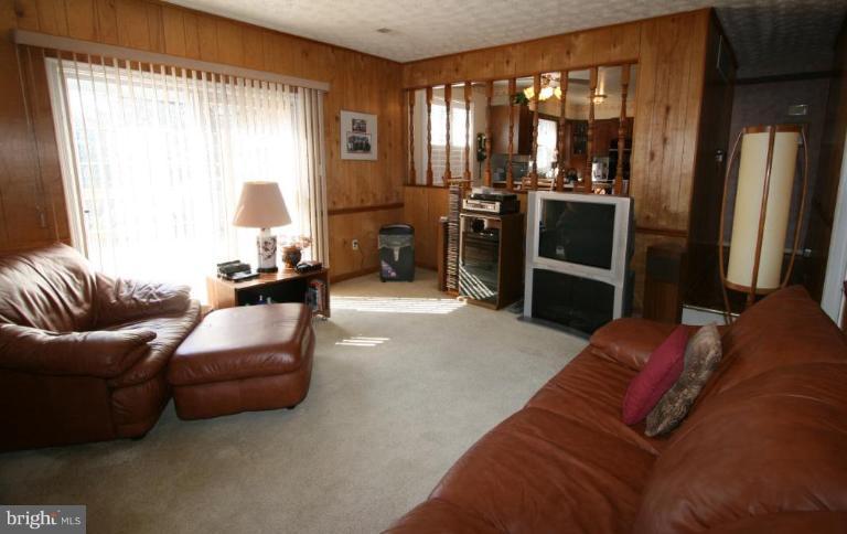 9243 Log Chain Road Columbia, MD 21045 - Photo 12 of 21 Family Room