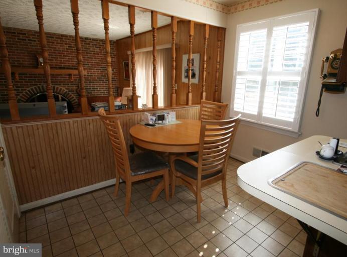 9243 Log Chain Road Columbia, MD 21045 - Photo 4 of 21 Breakfast Area