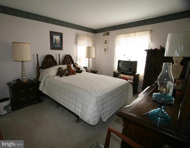 9243 Log Chain Road Columbia, MD 21045 - Photo 6 of 21 Bedroom #3