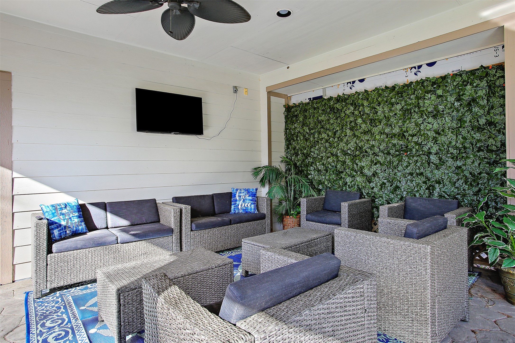612 8th Street Kemah, TX 77565 - Photo 7 of 20 a living room with furniture and a flat screen tv