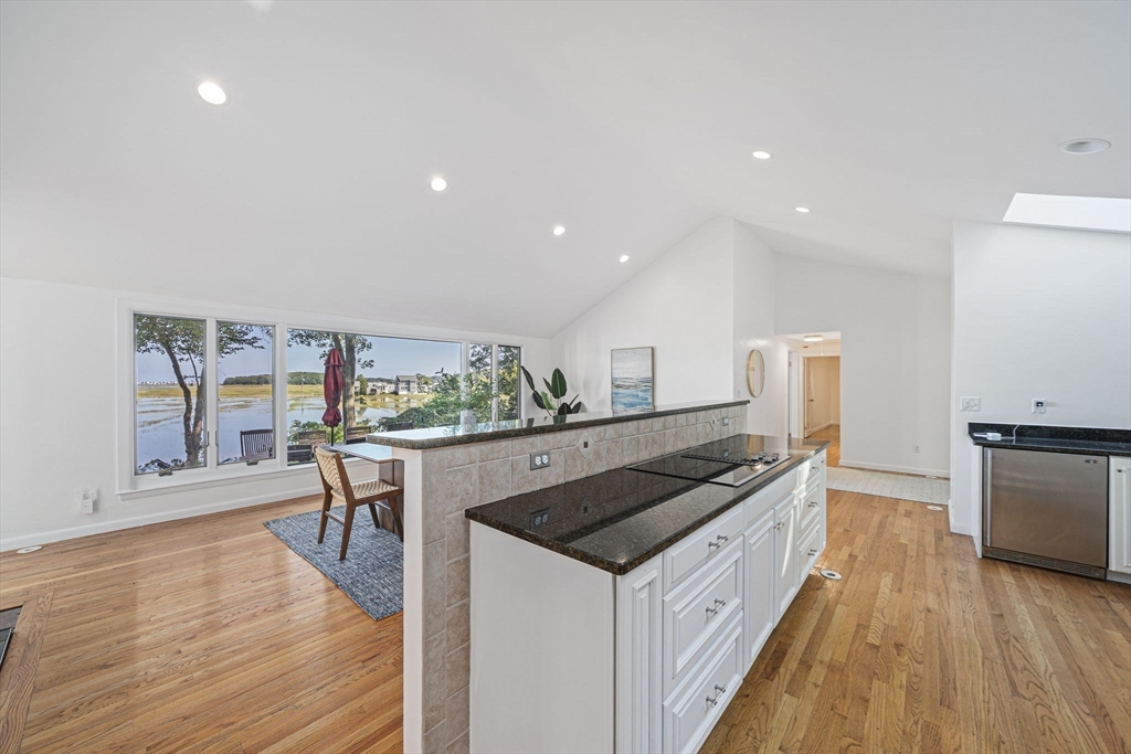 110 Damons Point Road Marshfield, MA 02050 - Photo 5 of 42 Gallery Image 5
