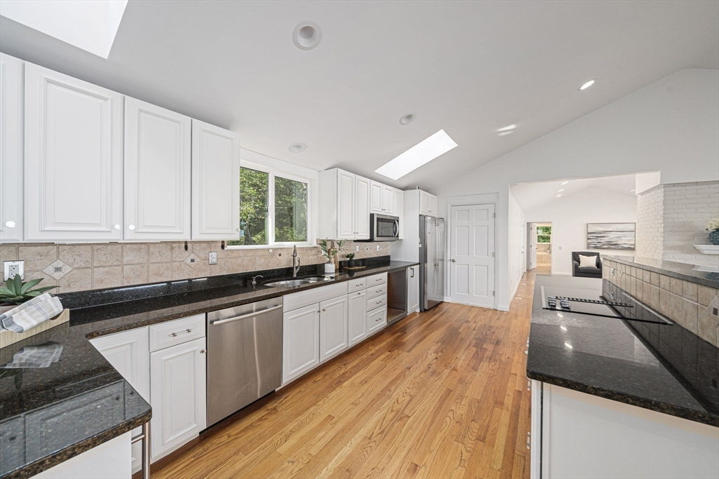110 Damons Point Road Marshfield, MA 02050 - Photo 7 of 42 Gallery Image 7
