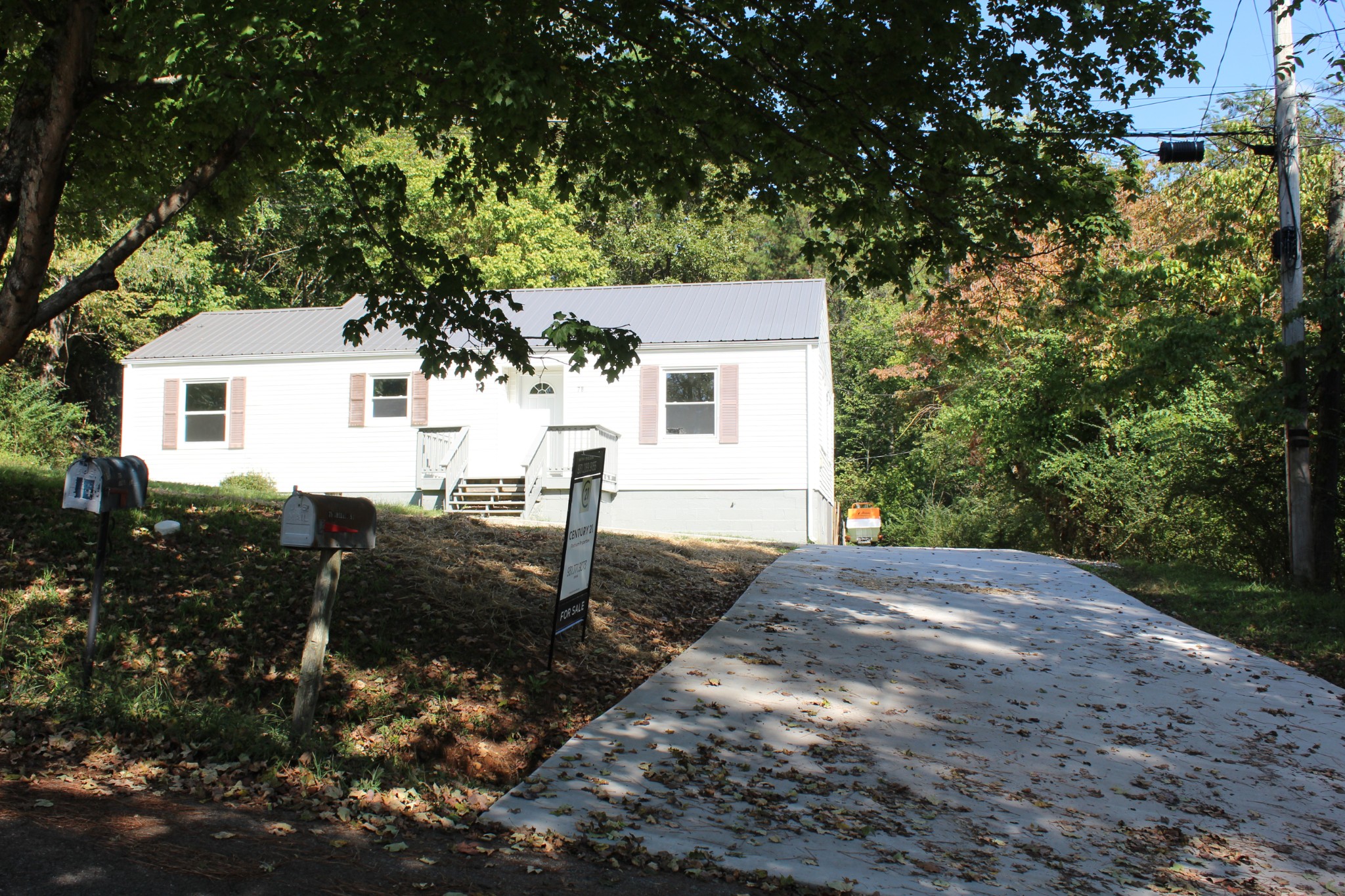 78 College Street Erin, TN 37061 - Photo 3 of 17 a front view of a house with garden