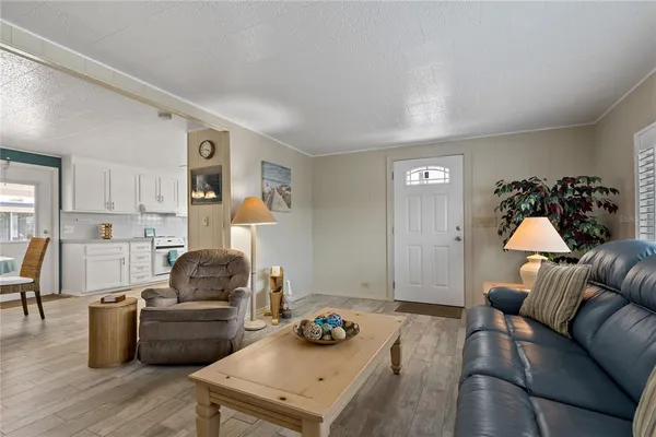 $1,800 | 3301 Alt 19 Palm Harbor, Unit 611, Palm Harbor, FL 34683