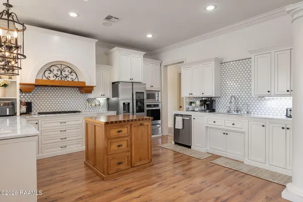 $625,000 | 105 Woodbine Drive, Lafayette, LA 70503