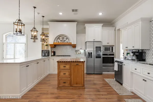 $625,000 | 105 Woodbine Drive, Lafayette, LA 70503