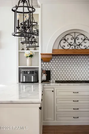 $625,000 | 105 Woodbine Drive, Lafayette, LA 70503