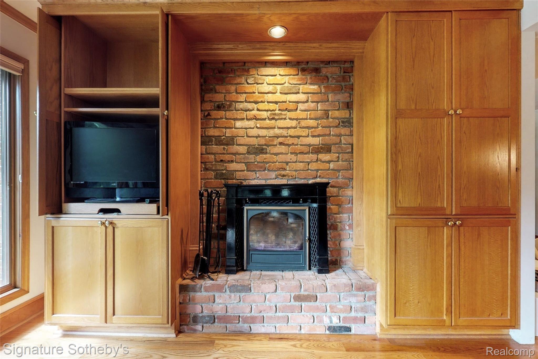 99 Shoreham Road Grosse Pointe, MI 48236 - Photo 15 of 33 99-Shoreham-Road-Grosse-Pointe-Shores-MI-09192020_175336.jpg