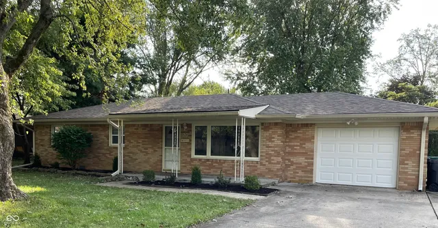 $1,600 | 624 East Fairview Drive, Greenwood, IN 46142