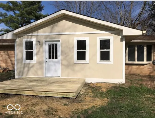 $1,600 | 624 East Fairview Drive, Greenwood, IN 46142