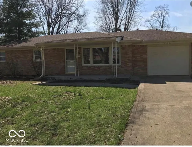 $1,600 | 624 East Fairview Drive, Greenwood, IN 46142