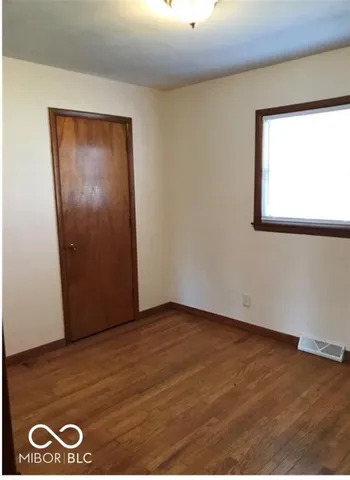 $1,600 | 624 East Fairview Drive, Greenwood, IN 46142