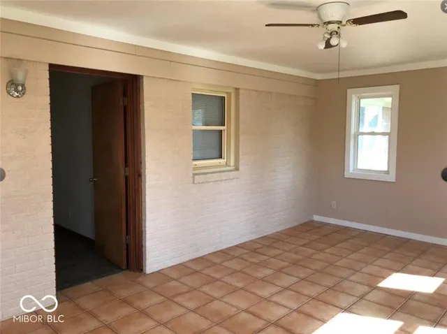 $1,600 | 624 East Fairview Drive, Greenwood, IN 46142