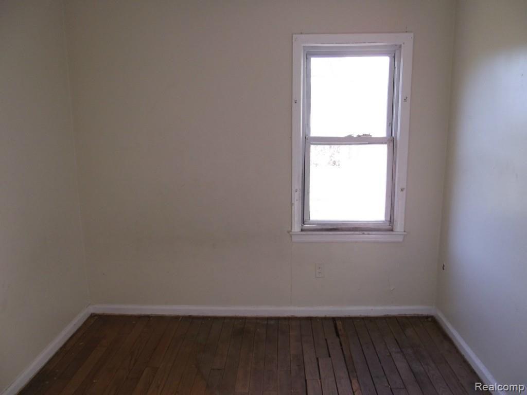 18221 Rutherford Street Detroit, MI 48235 - Photo 6 of 19 261-906287 BEDROOM 1.jpg