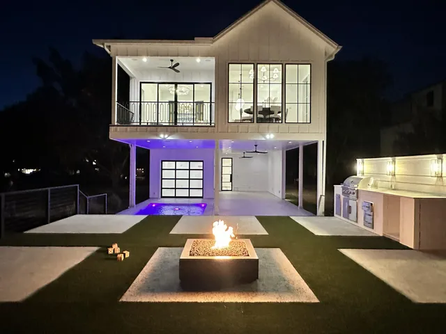 $2,435,000 | 508 Lake Street, Kingsland, TX 78639