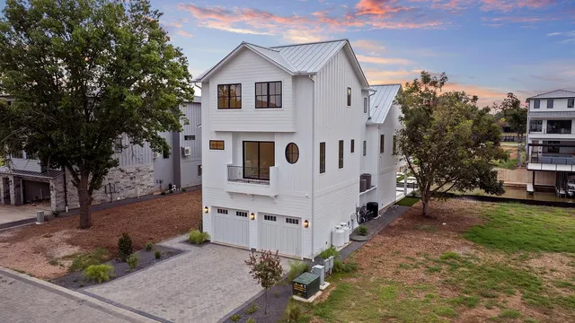 $2,435,000 | 508 Lake Street, Kingsland, TX 78639