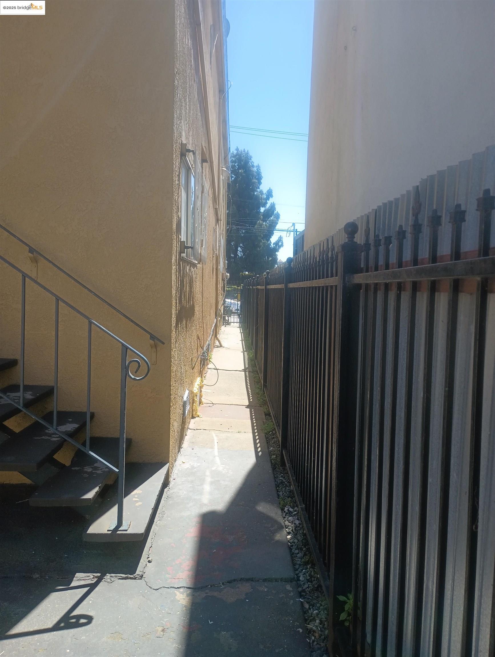1109 Seminary Avenue Oakland, CA 94621 - Photo 20 of 51 a view of a balcony
