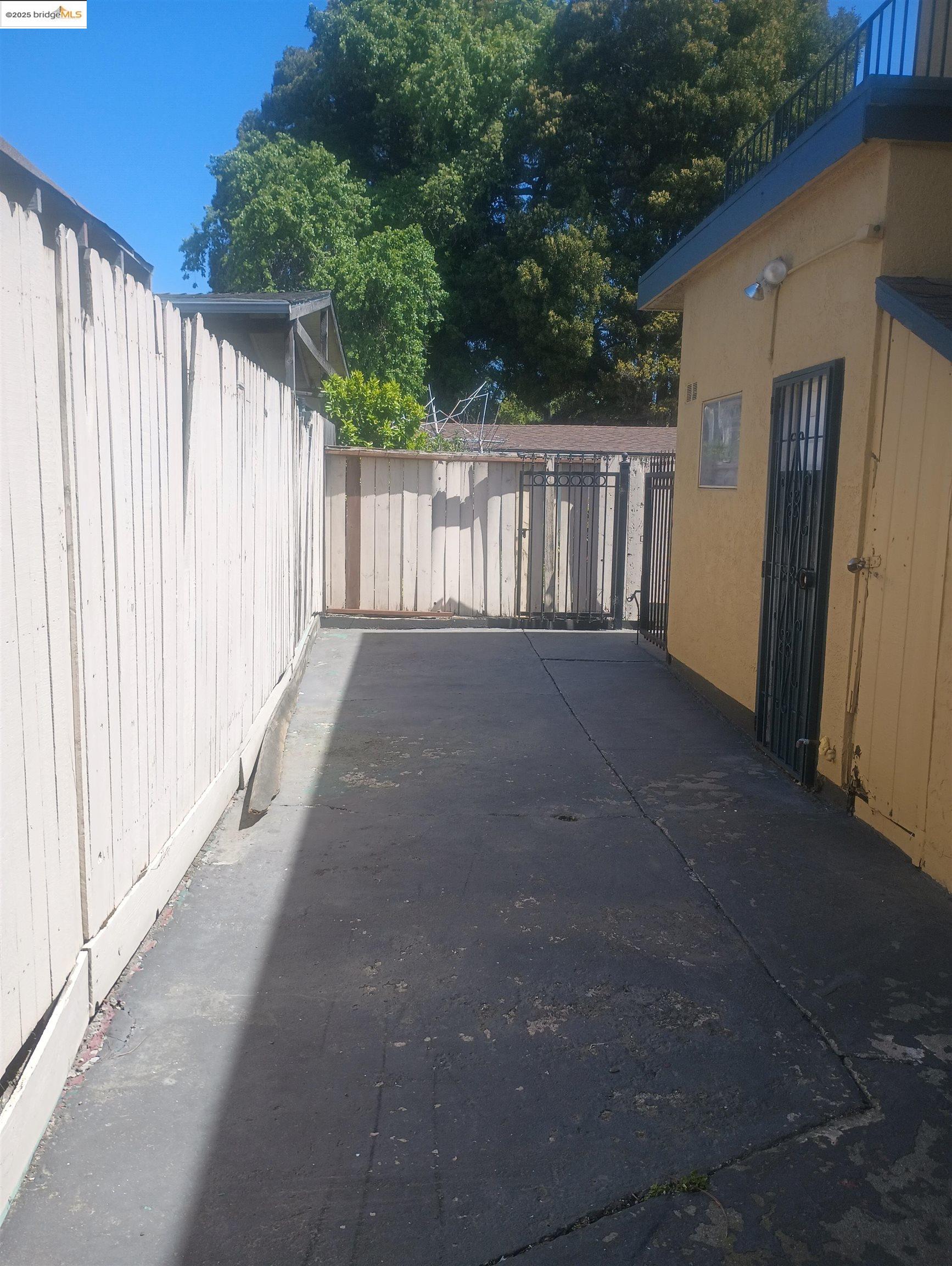 1109 Seminary Avenue Oakland, CA 94621 - Photo 22 of 51 a view of a wooden house with a street