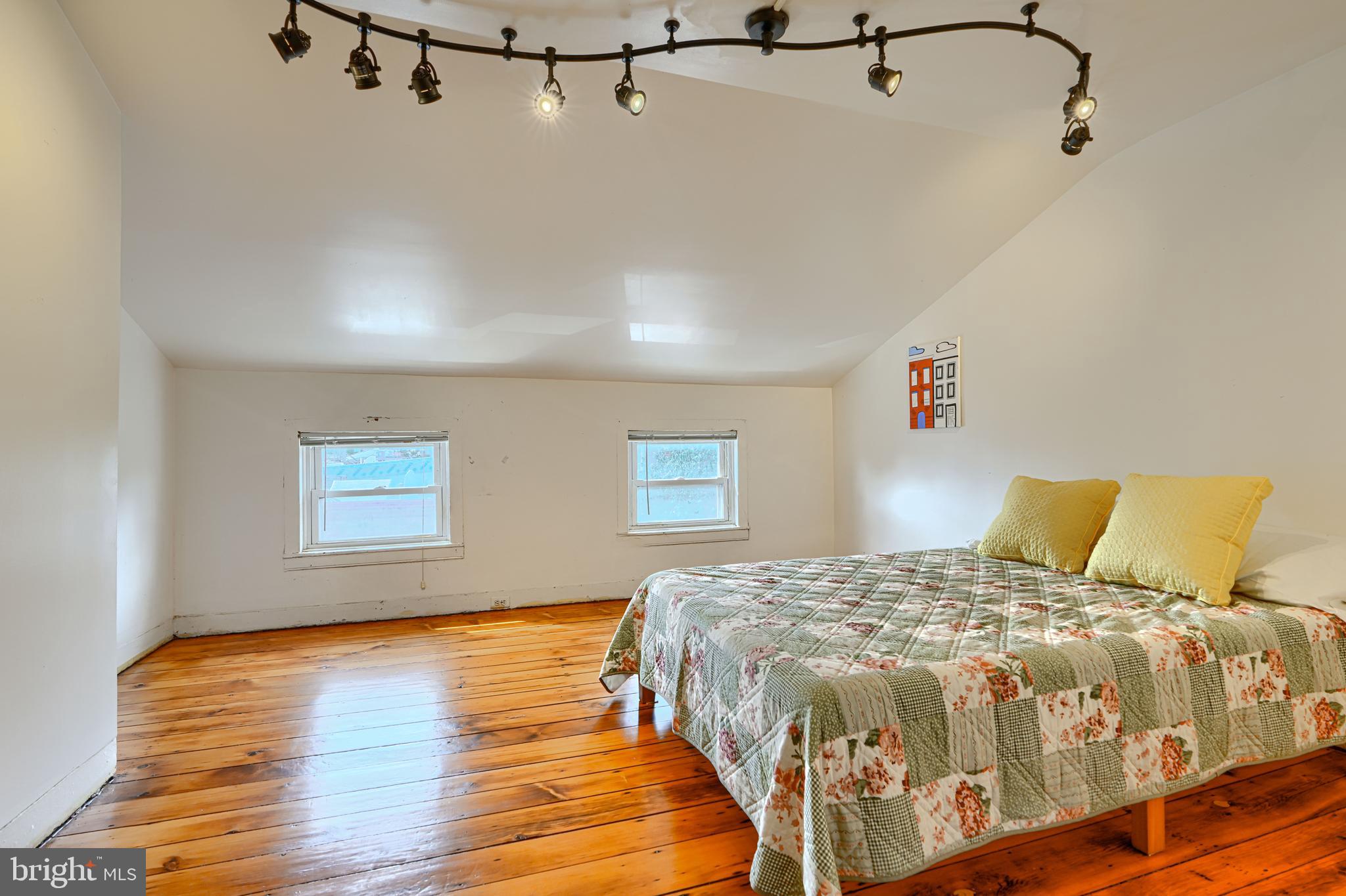 1806 Bank Street Baltimore, MD 21231 - Photo 17 of 26 3rd floor bedroom