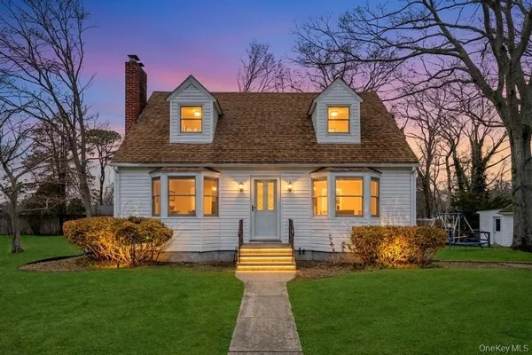 $579,990 | 171 North Ontario Street, Ronkonkoma, NY 11779