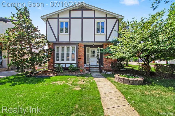 $249,990 | 18945 Hilton Drive, Southfield, MI 48075
