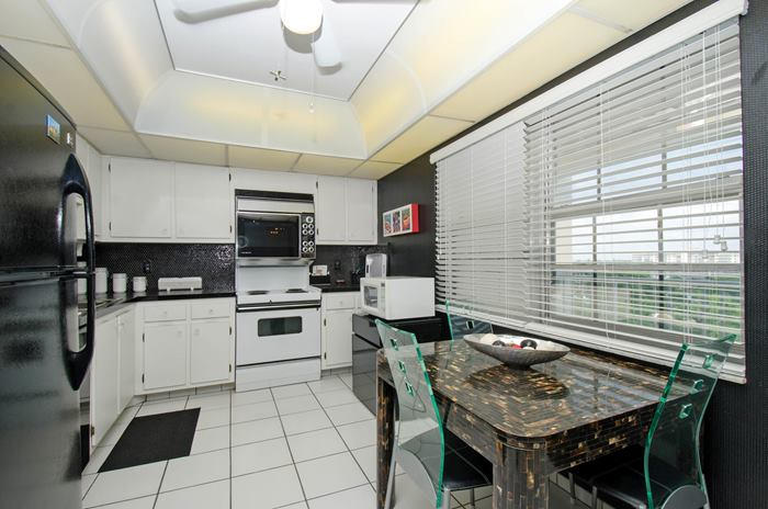 3507 Oaks Way, Unit 804 Pompano Beach, FL 33069 - Photo 12 of 17 kitchenbreakfastnook1_700