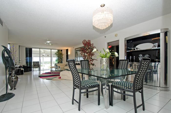 3507 Oaks Way, Unit 804 Pompano Beach, FL 33069 - Photo 14 of 17 livingroomdiningroom_700