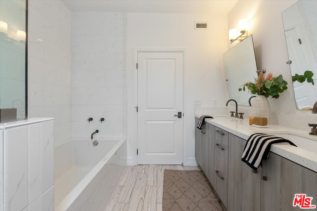 11947 Riverside Drive Valley Village, CA 91607 - Photo 20 of 24