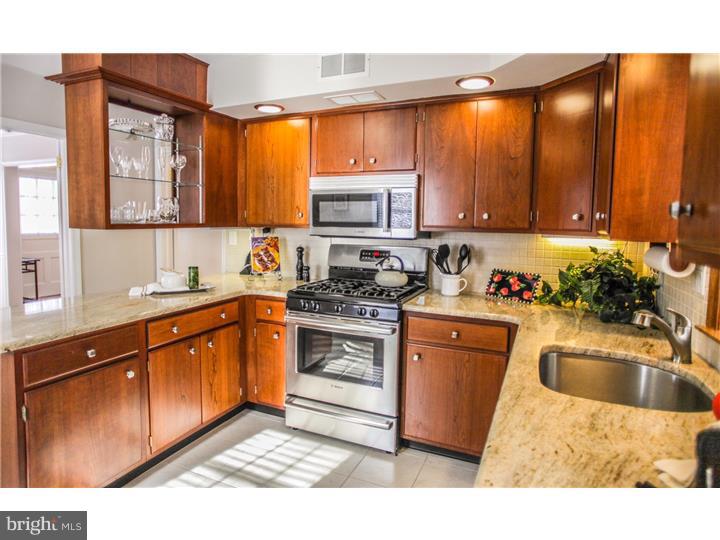 524 St Davids Road Wayne, PA 19087 - Photo 3 of 19 Kitchen