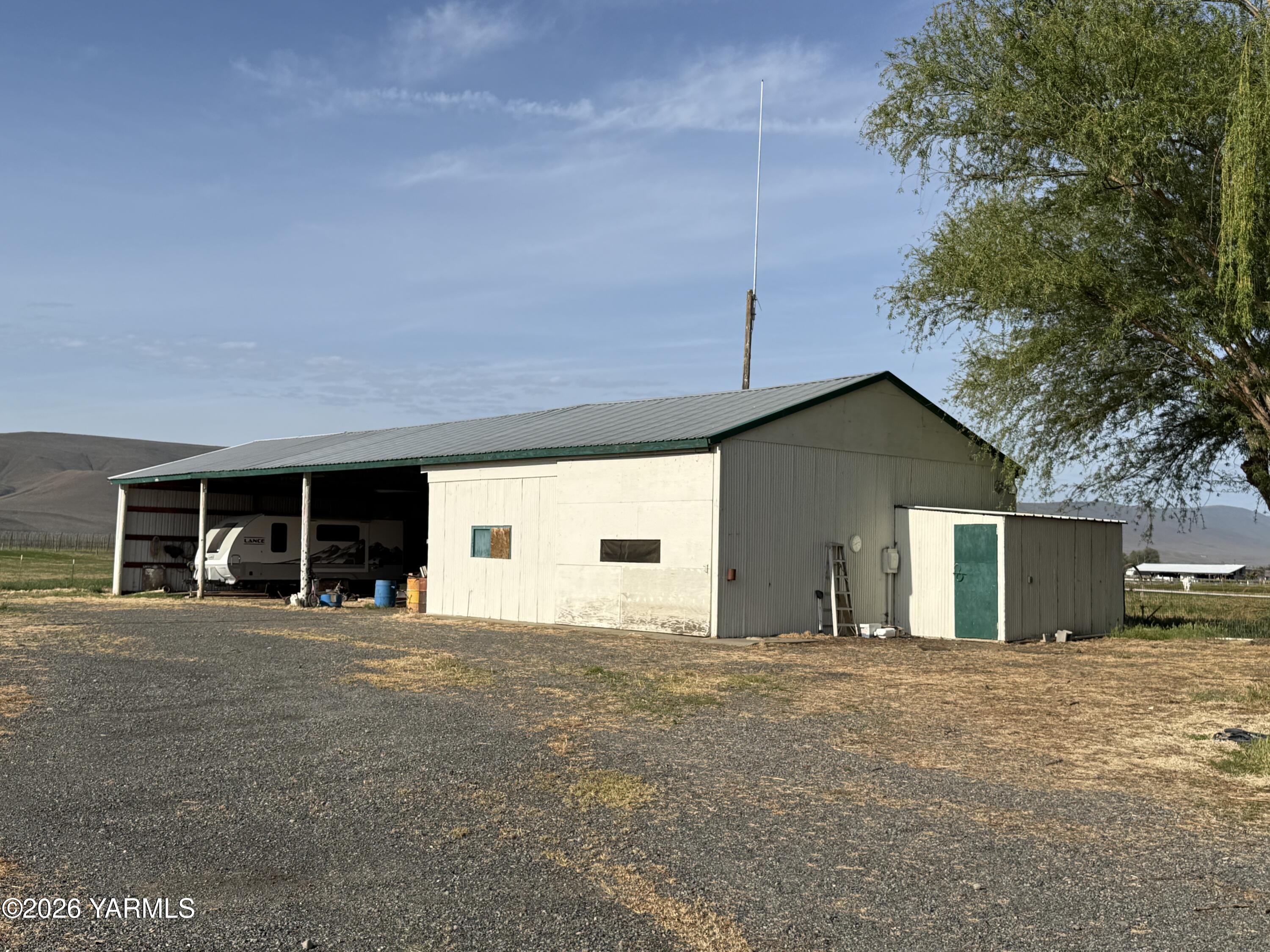 10555 Ashue Road Toppenish, WA 98948 - Photo 5 of 31 IMG_1823