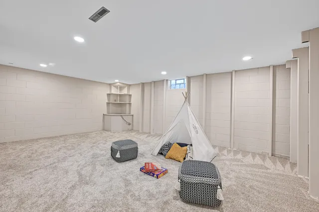 $725,000 | 7711 North Van Dyke Road, Fox Point, WI 53217