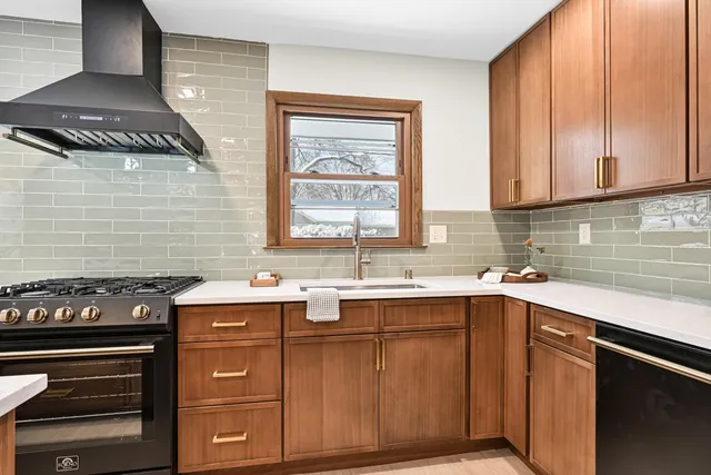 $725,000 | 7711 North Van Dyke Road, Fox Point, WI 53217