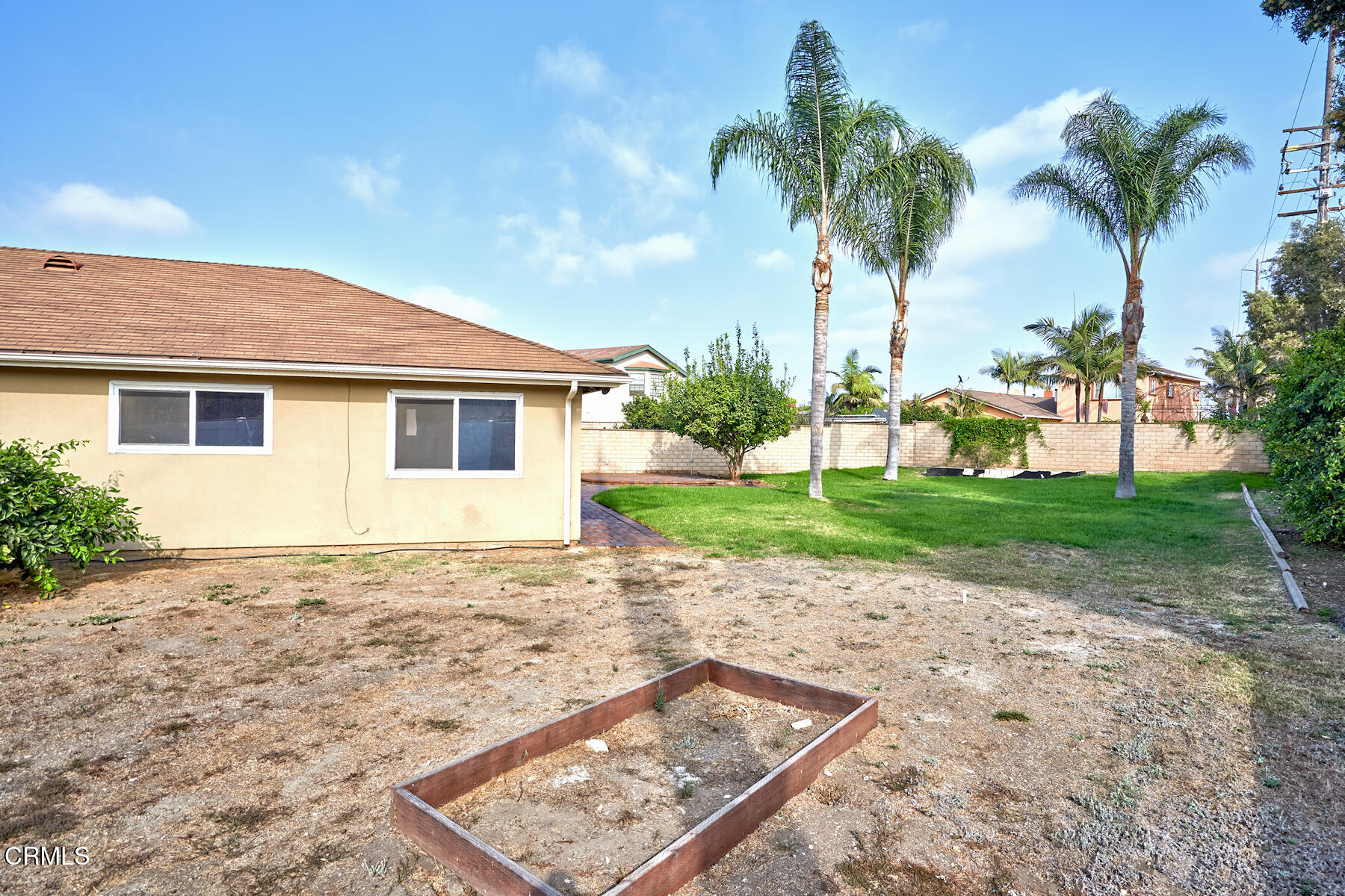 1700 Arlene Avenue Oxnard, CA 93036 - Photo 24 of 29 a view of a backyard with a garden