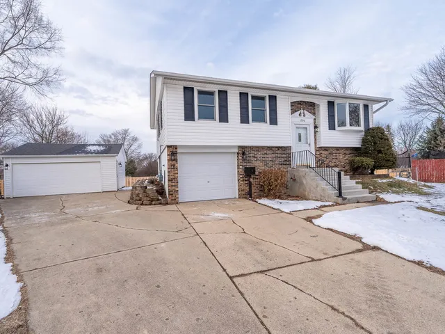 $354,900 | 1200 Nippert Drive, Streamwood, IL 60107