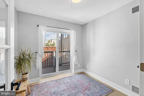 a view of entryway with livingroom