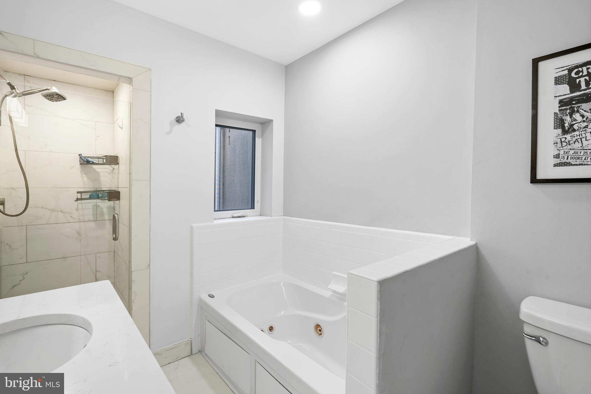 725 South 15th Street Philadelphia, PA 19146 - Photo 19 of 34 a bathroom with a bathtub and toilet