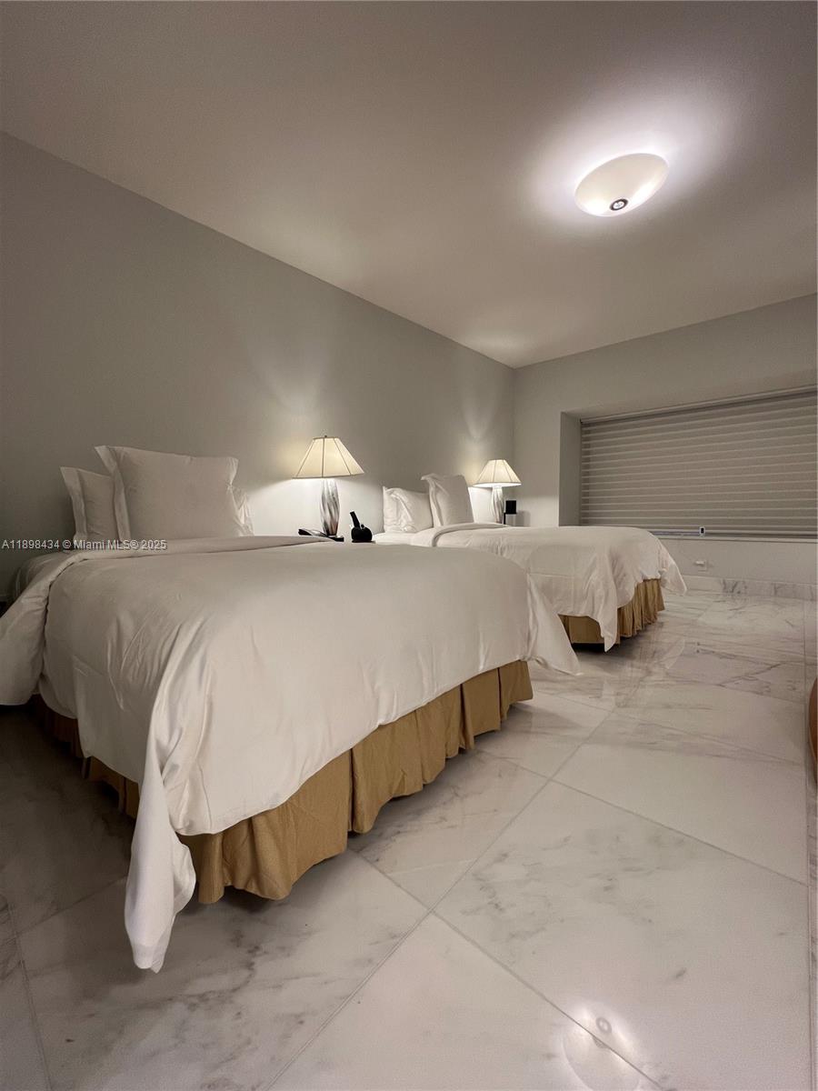 1435 Brickell Avenue, Unit 3307 Miami, FL 33131 - Photo 30 of 77 a bedroom with a bed and lamp