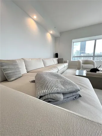 $15,000 | 1435 Brickell Avenue, Unit 3307, Miami, FL 33131