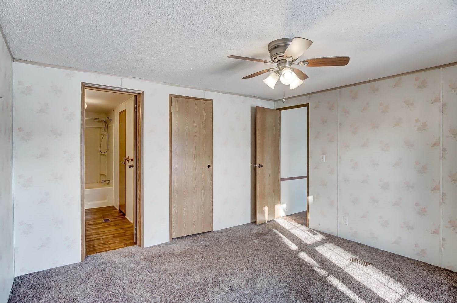 914 Hawpatch Street Lagrange, IN 46761 - Photo 13 of 26 Gallery Image 13