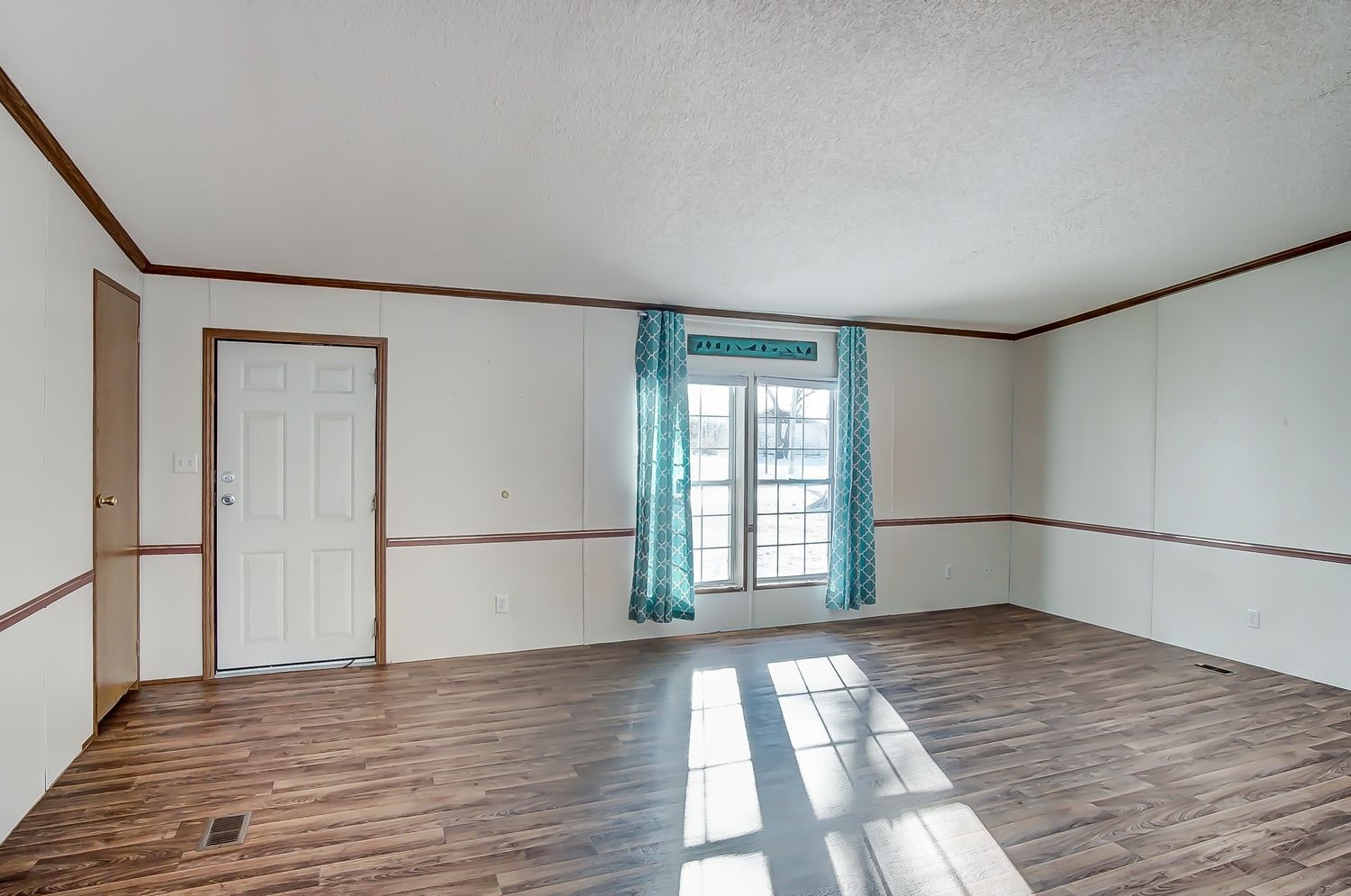 914 Hawpatch Street Lagrange, IN 46761 - Photo 4 of 26 Gallery Image 4