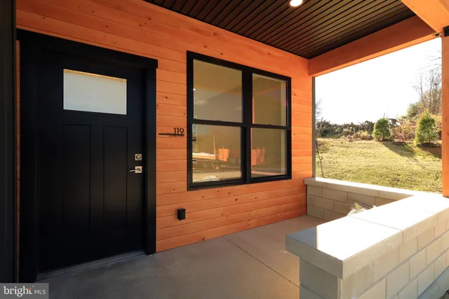 a view of a big room with closet and windows