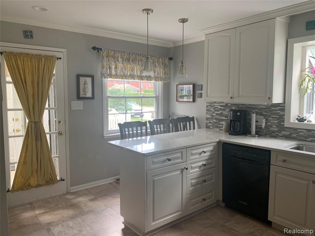 1901 Broadstone Road Grosse Pointe Woods, MI 48236 - Photo 6 of 22