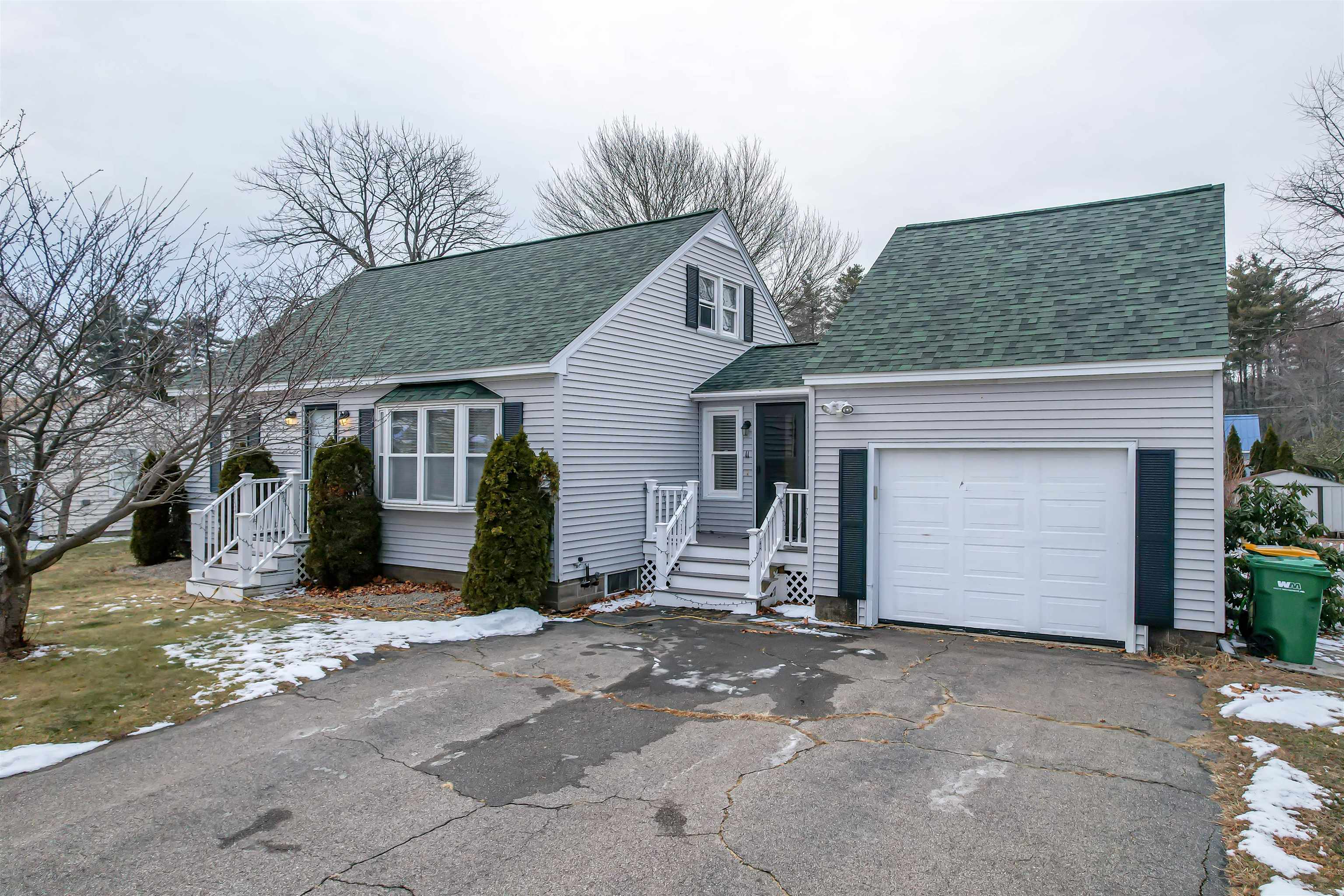 11 Elizabeth Street Rochester, NH 03867 - Photo 1 of 51