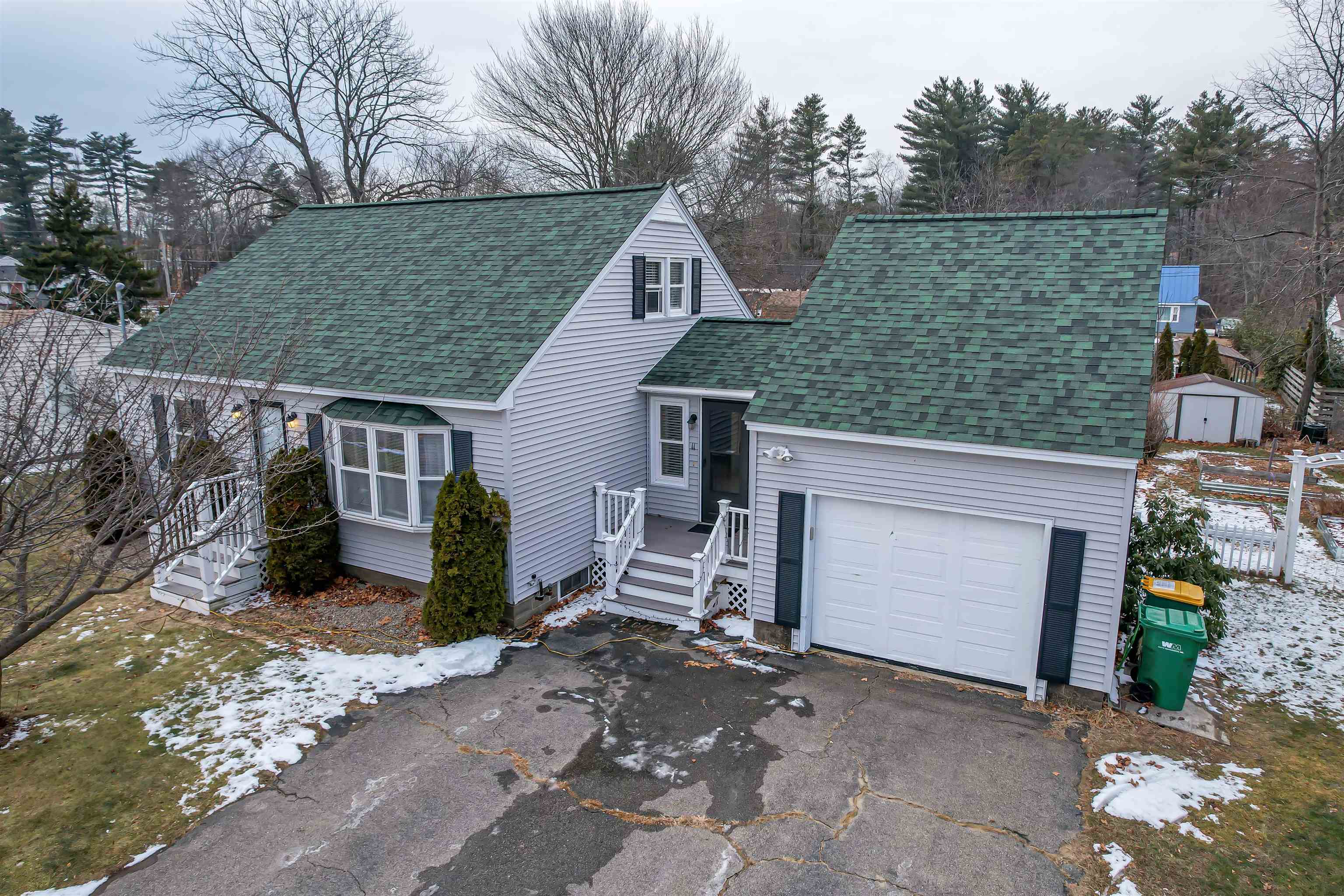 11 Elizabeth Street Rochester, NH 03867 - Photo 2 of 51