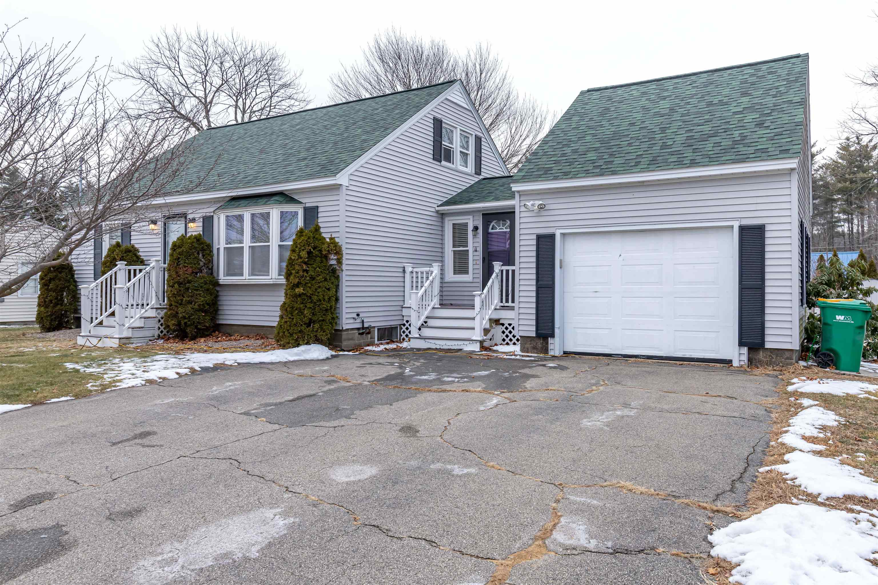 11 Elizabeth Street Rochester, NH 03867 - Photo 3 of 51