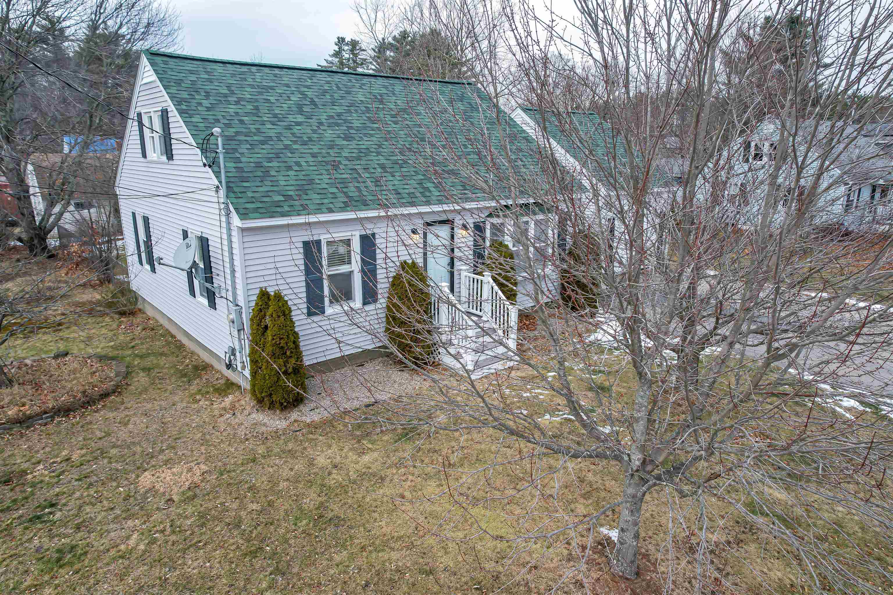 11 Elizabeth Street Rochester, NH 03867 - Photo 4 of 51