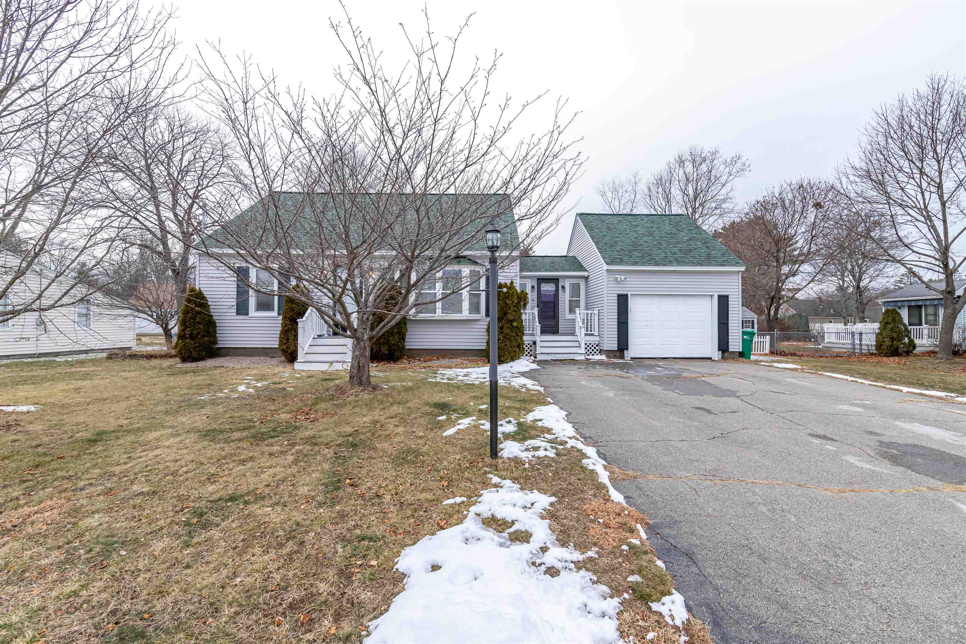 11 Elizabeth Street Rochester, NH 03867 - Photo 5 of 51