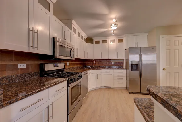 $384,896 | 195 Island Court, Unit 195, Schaumburg, IL 60193