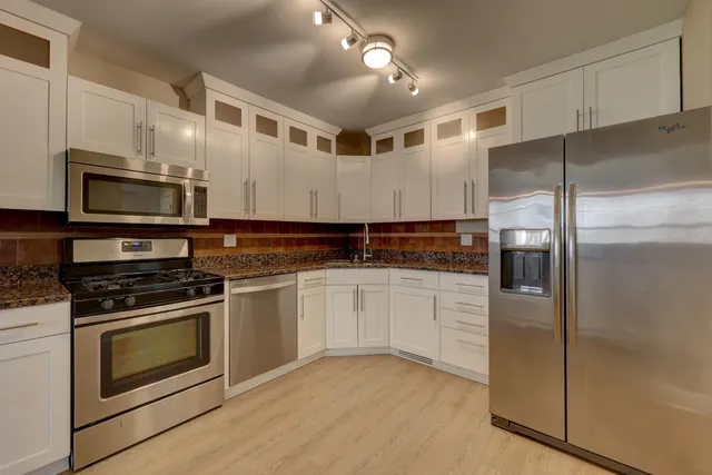 $384,896 | 195 Island Court, Unit 195, Schaumburg, IL 60193